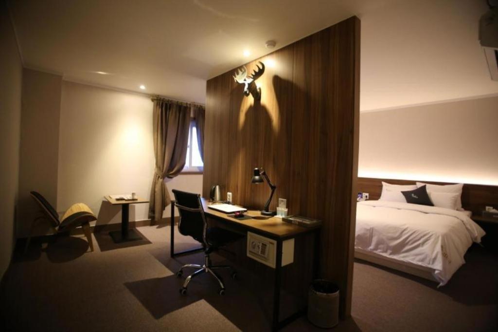 Centralperson Pyeongtaek Hotel ภายนอก รูปภาพ