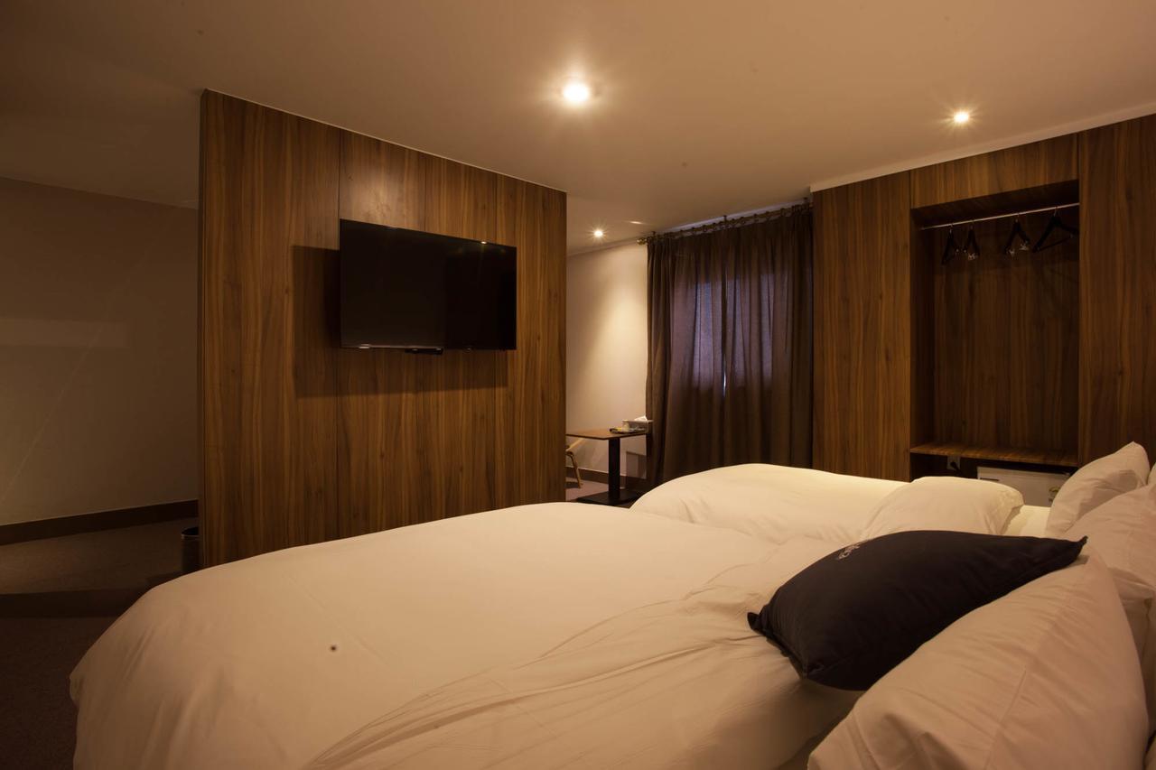 Centralperson Pyeongtaek Hotel ภายนอก รูปภาพ