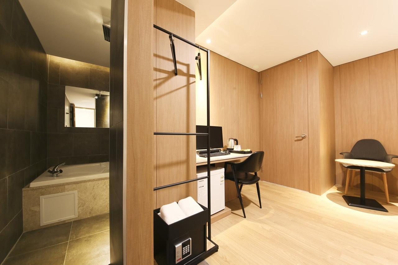 Centralperson Pyeongtaek Hotel ภายนอก รูปภาพ